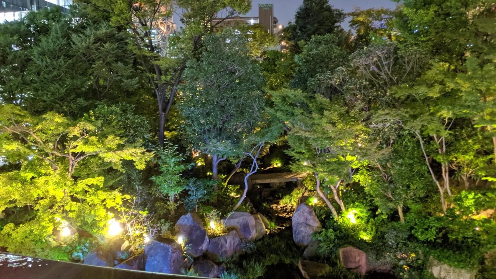 Roundabout Osaka 아파트